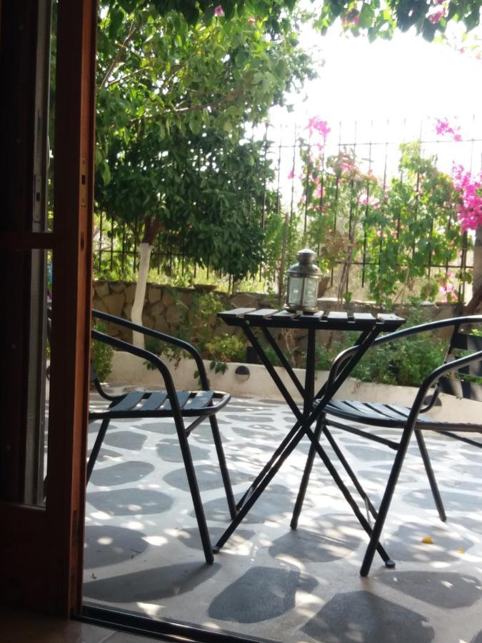 Studio In Garden Poros Town Exterior photo
