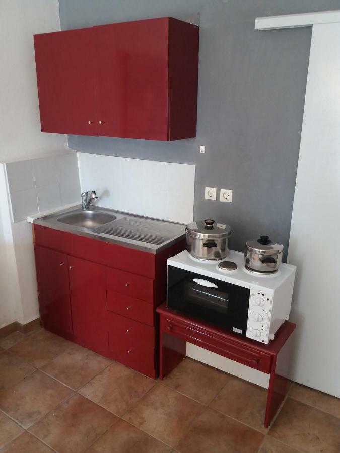 Studio In Garden Poros Town Exterior photo