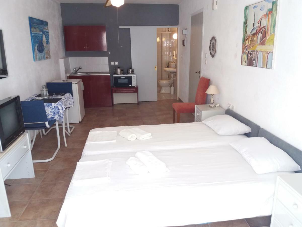 Studio In Garden Poros Town Exterior photo